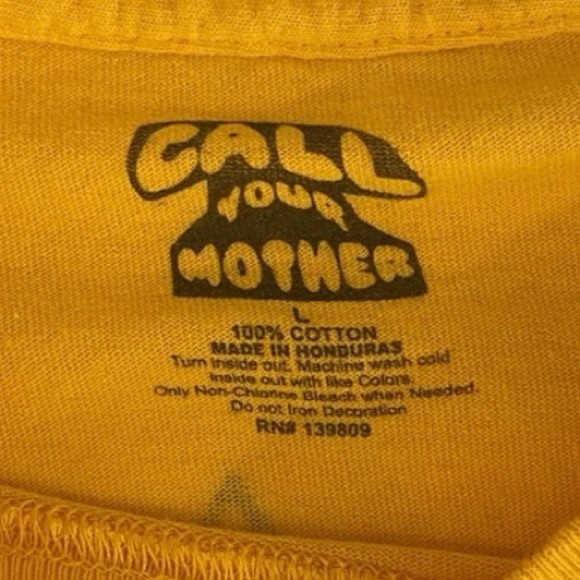 🤑 5/$20 Call Your Mother Yellow Graphic Short Sleeve T-Shirt 🔥 - Picture 4 of 5